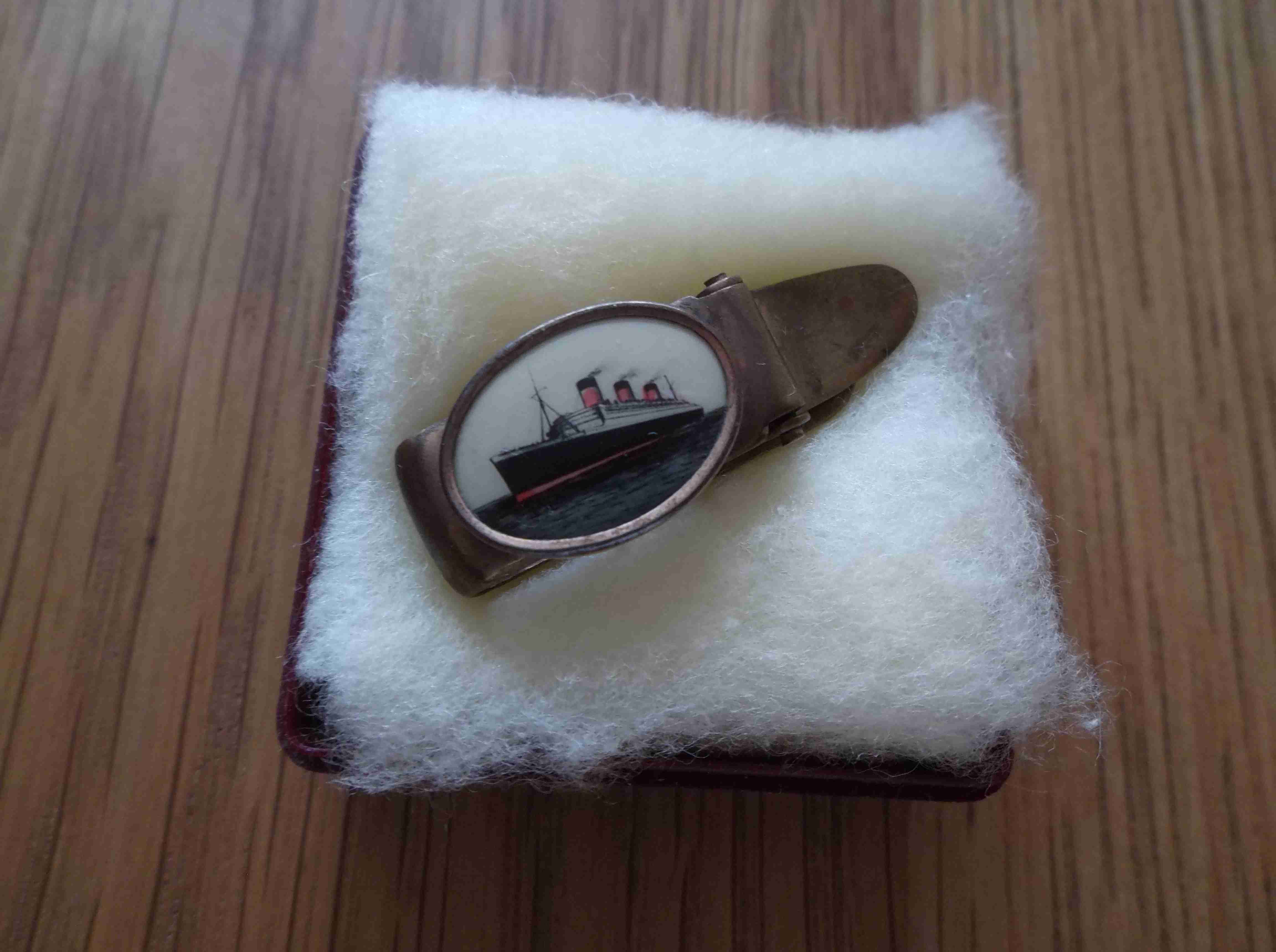 EARLY YEARS SOUVENIR TIE CLIP FROM THE RMS QUEEN MARY CIRCA 1950's/1960's 
